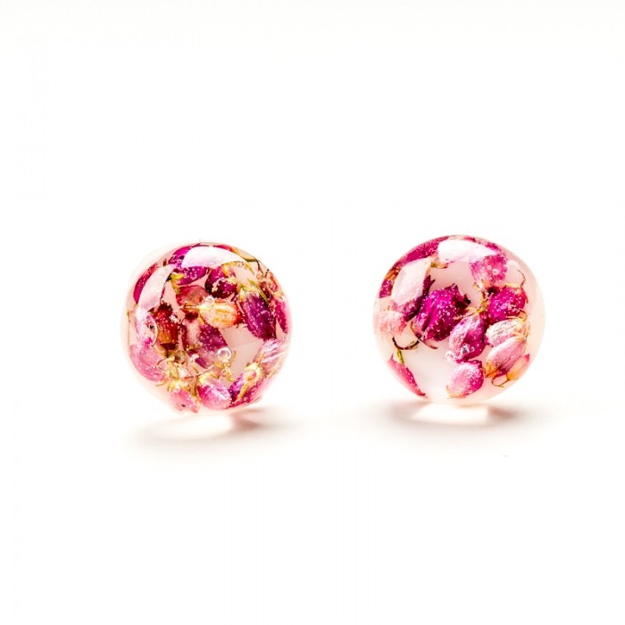 Autorska biżuteria minimalistyczna. Kolczyki wkrętki srebrne z kwiatami wrzośca różowego.